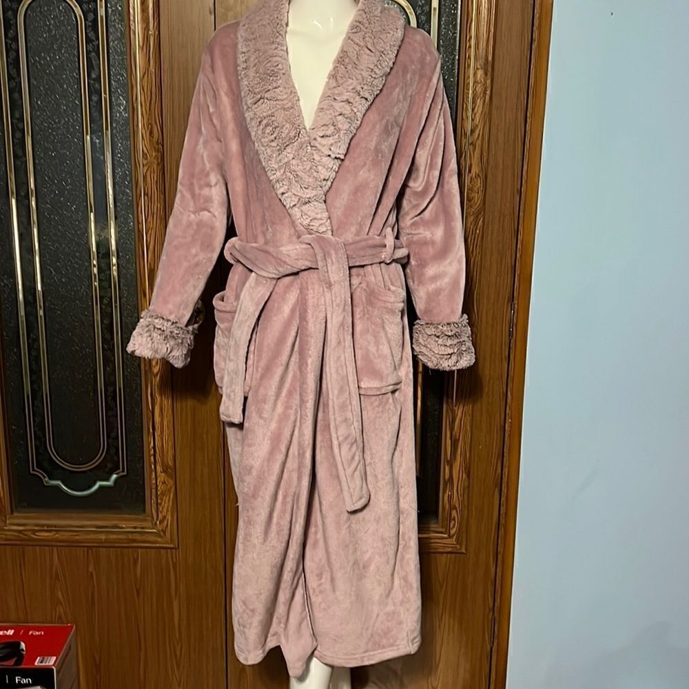 Carole Hochman Robe  
